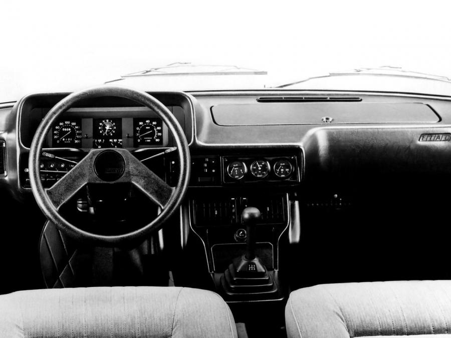Торпедо Fiat 131 Supermirafiori "Volumetrico Abarth" 1981 года  (фото 3 из 4)